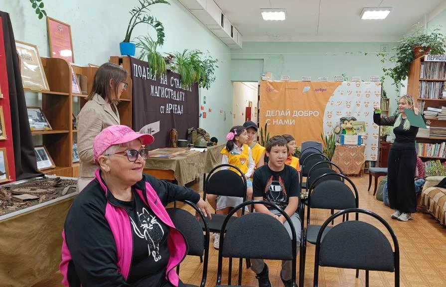 В библиотечном сквере прошёл  Школьный базар добра от проекта «ВещиТут»! Это было совме...