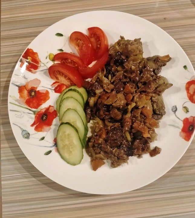 Куриная печёнка с грибами: быстрый рецепт для обеда или ужина