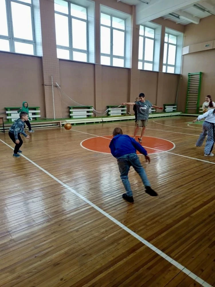 Сегодня очередной день в лагере начался с подвижной игры «Перестрелка», а после питательного завтрак