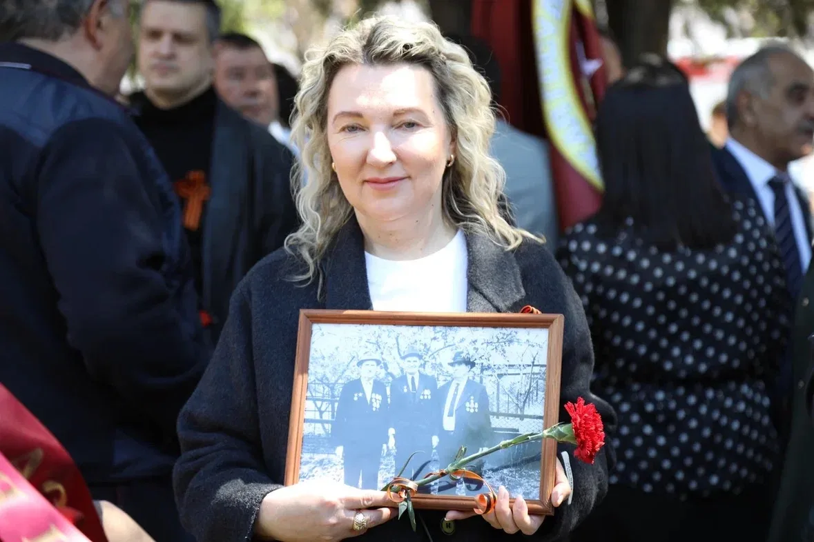 «Нет в России семьи такой, где б не памятен был свой герой…»  Тысячи жителей Черкесска почтили памят