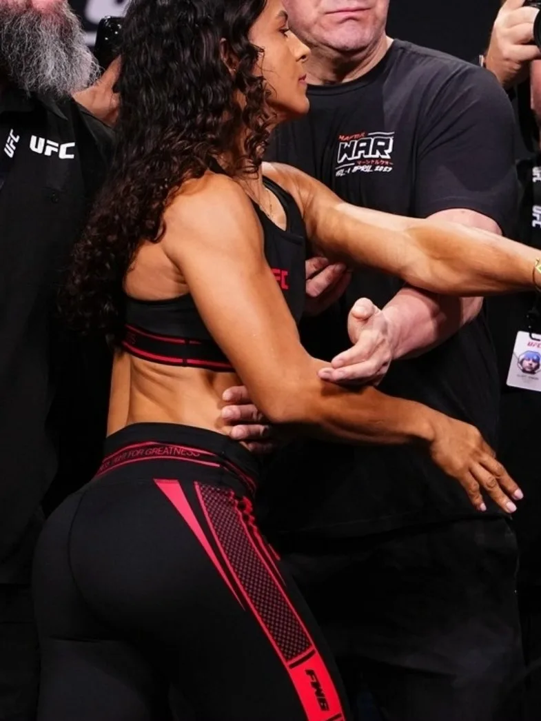 🏆 Результат главного боя турнира UFC 332 за вакантный титул чемпионки в наилегчайшем в...