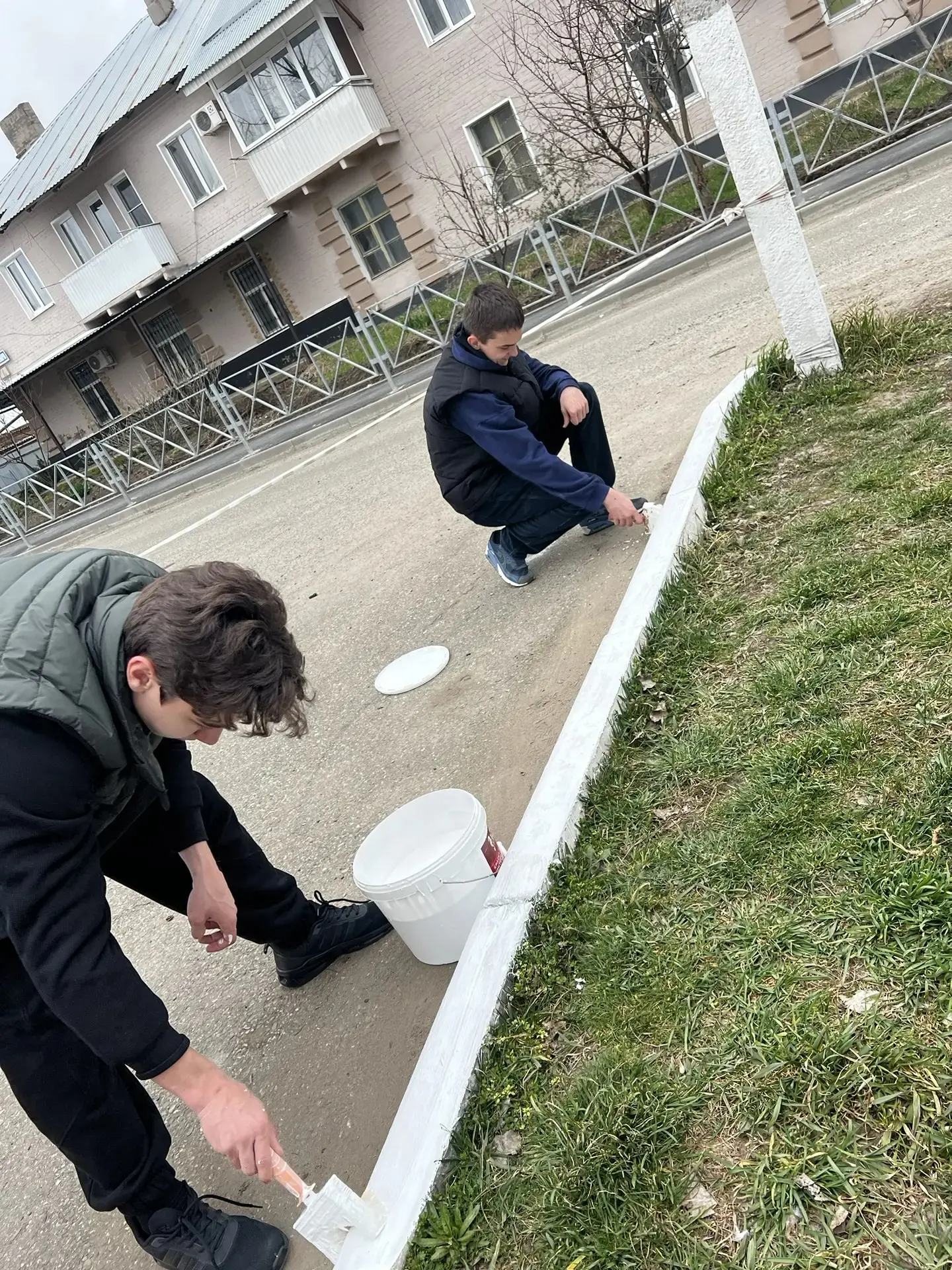 🤲ДЕНЬ ДОБРЫХ ДЕЛ💚  ✅В МАОУ СОШ 1 прошел традиционный весенний субботник. Волонтеры  школы объединили