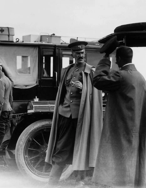 Автомобильные гонки на приз журнала «Автомобиль». В центре кадра - принц П.А.Ольденбургский в форме 