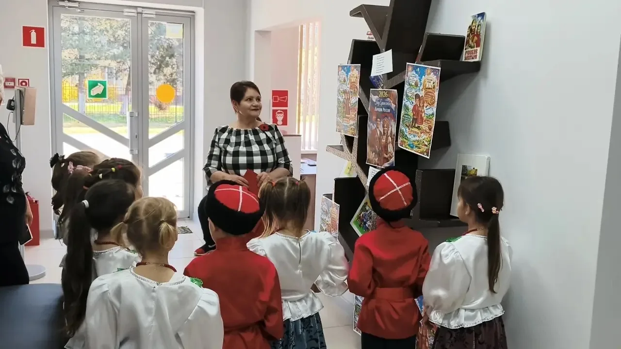 «Народы России» презентация книги И.В. Травиной «Наша Родина - Россия»   Утром в библиотеку ст. Брин
