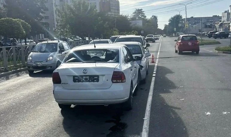 В Невинномысске водитель с признаками опьянения спровоцировал тройную аварию
