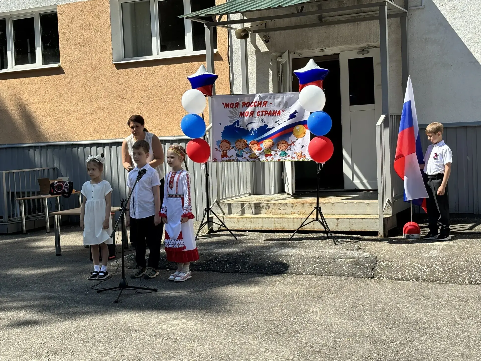 🇷🇺В детском саду ( ул.Мира 33А) прошёл праздник, посвящённый Дню России. Воспитанники познакомилис