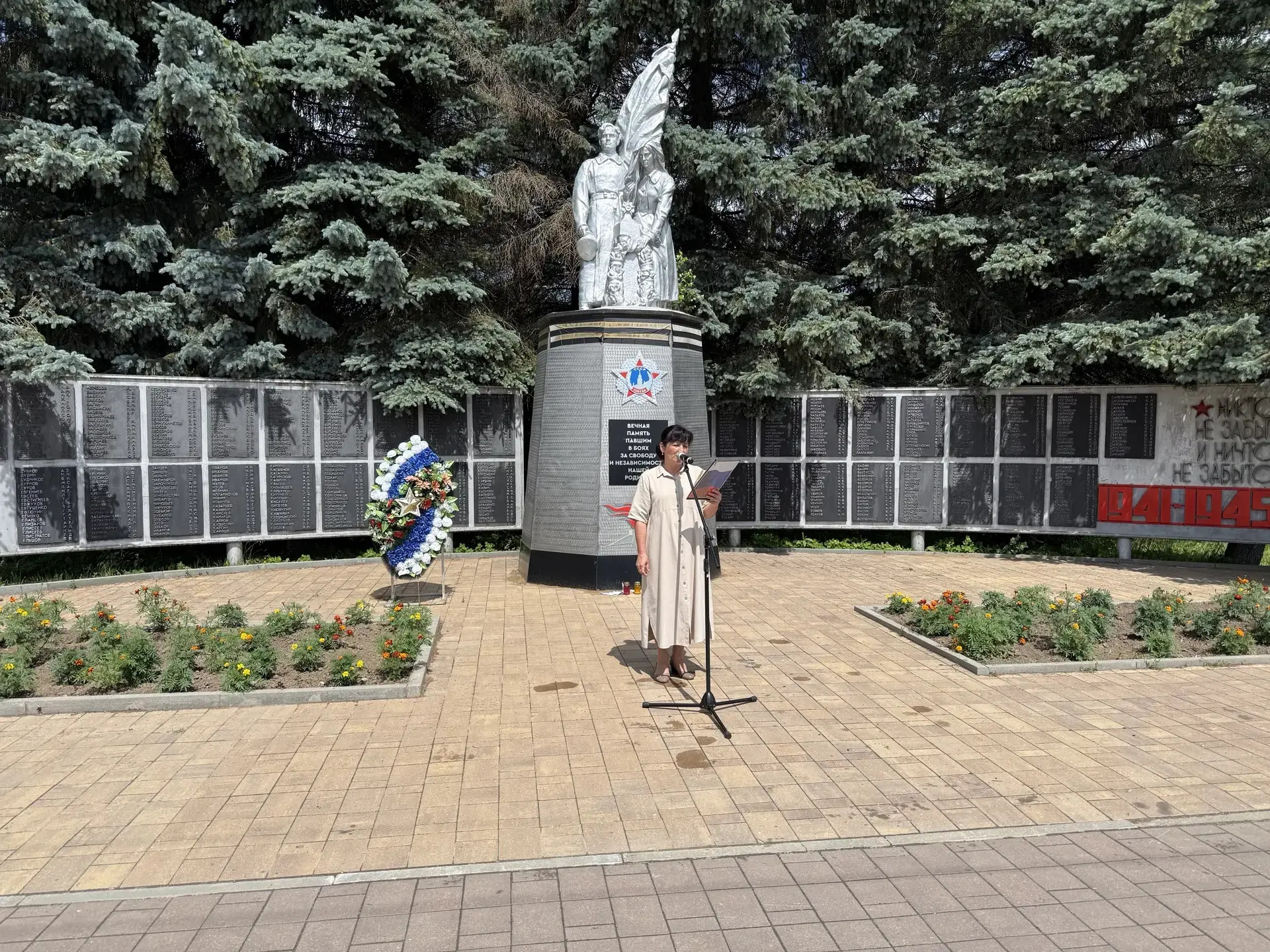 Сегодня, 22 июня, в День памяти и скорби, у братского захоронения в селе Барятино состоялся памятный