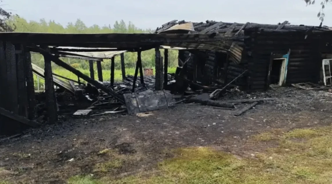 😭Трагедия в Каргале: супруги погибли при пожаре в деревянном доме