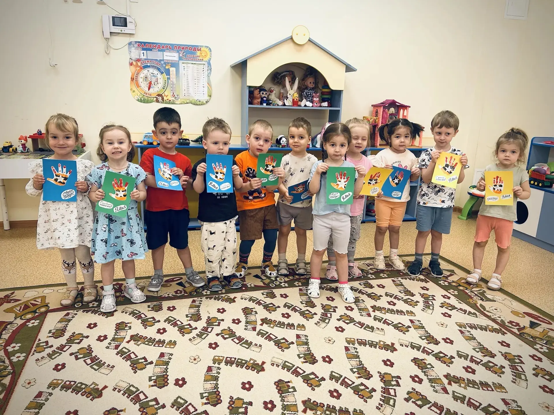 В маленьких ладошках — большая память ❤️ Ко Дню Победы ребята младшей группы №2 МОУ СОШ №12 ДО 5 под