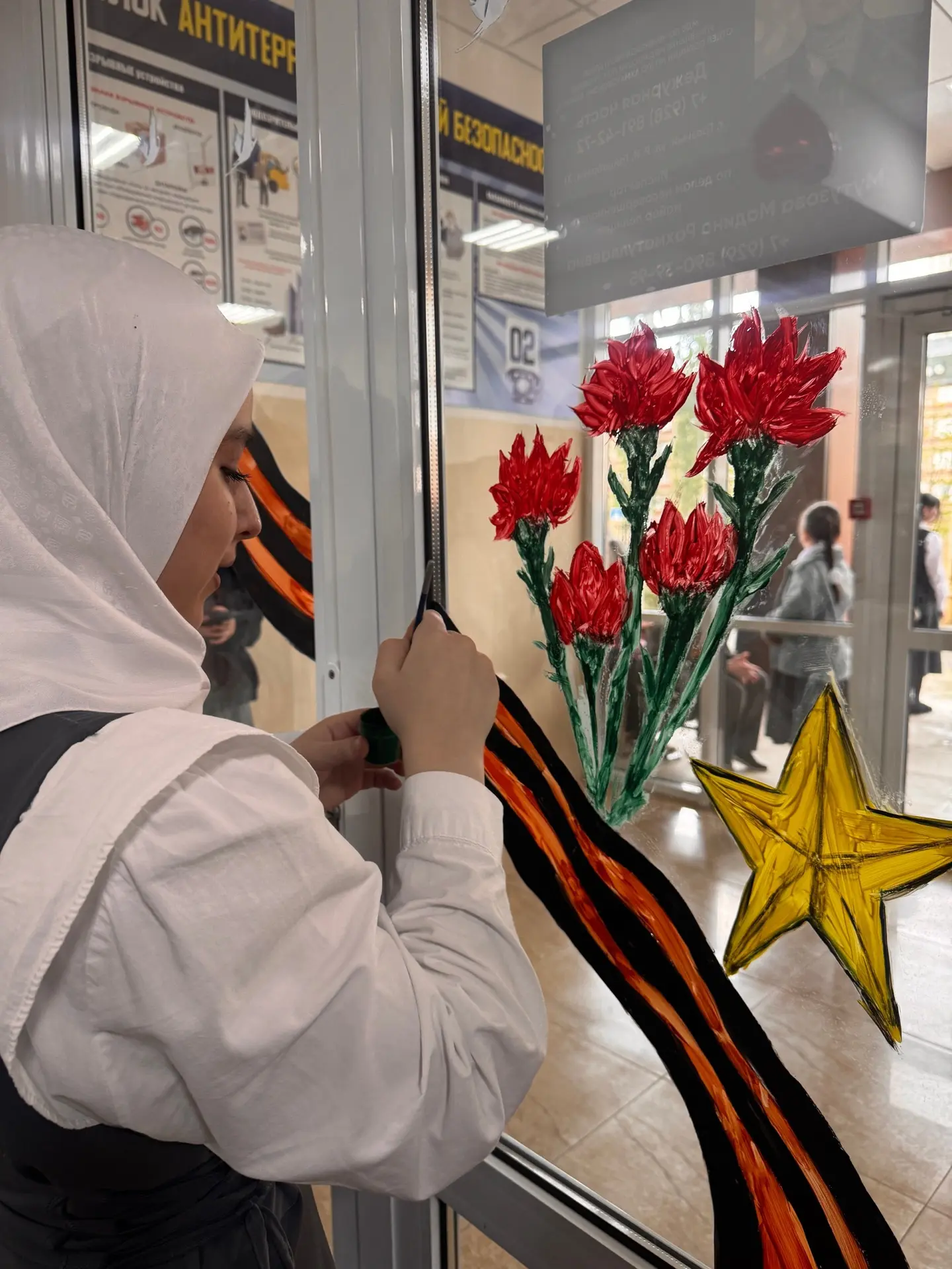 🟧⬛ПАТРИОТИЧЕСКАЯ АКЦИЯ "ОКНА ПОБЕДЫ"

☆В преддверии 9 Мая наши ученики, учителя и родители преврати