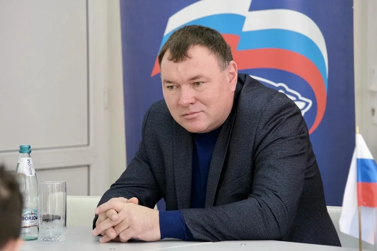 Школьники нашей школы  задали вопросы спикеру регионального парламента  Игорь Мартынов и глава район