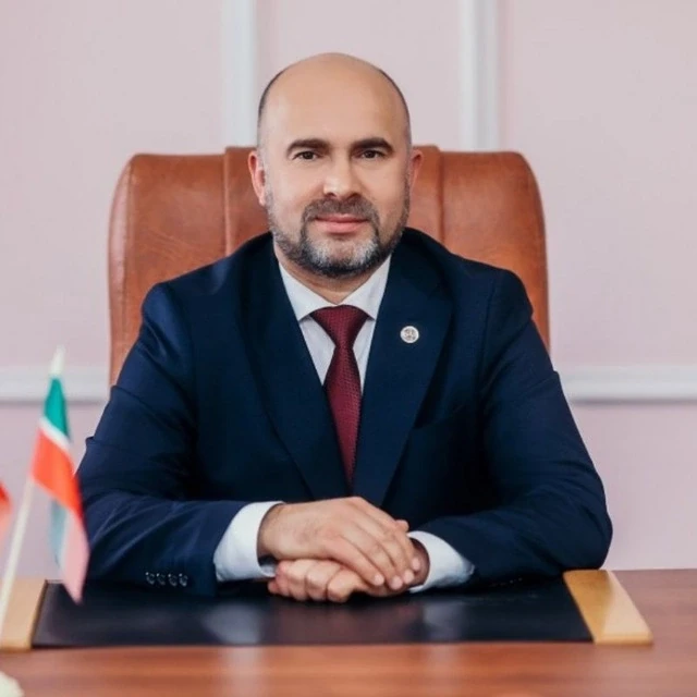 Хөрмәтле Айрат Гилванович!Туган көнегез – 45 яшьлек юбилеегыз уңаеннан ихлас котлаулары...