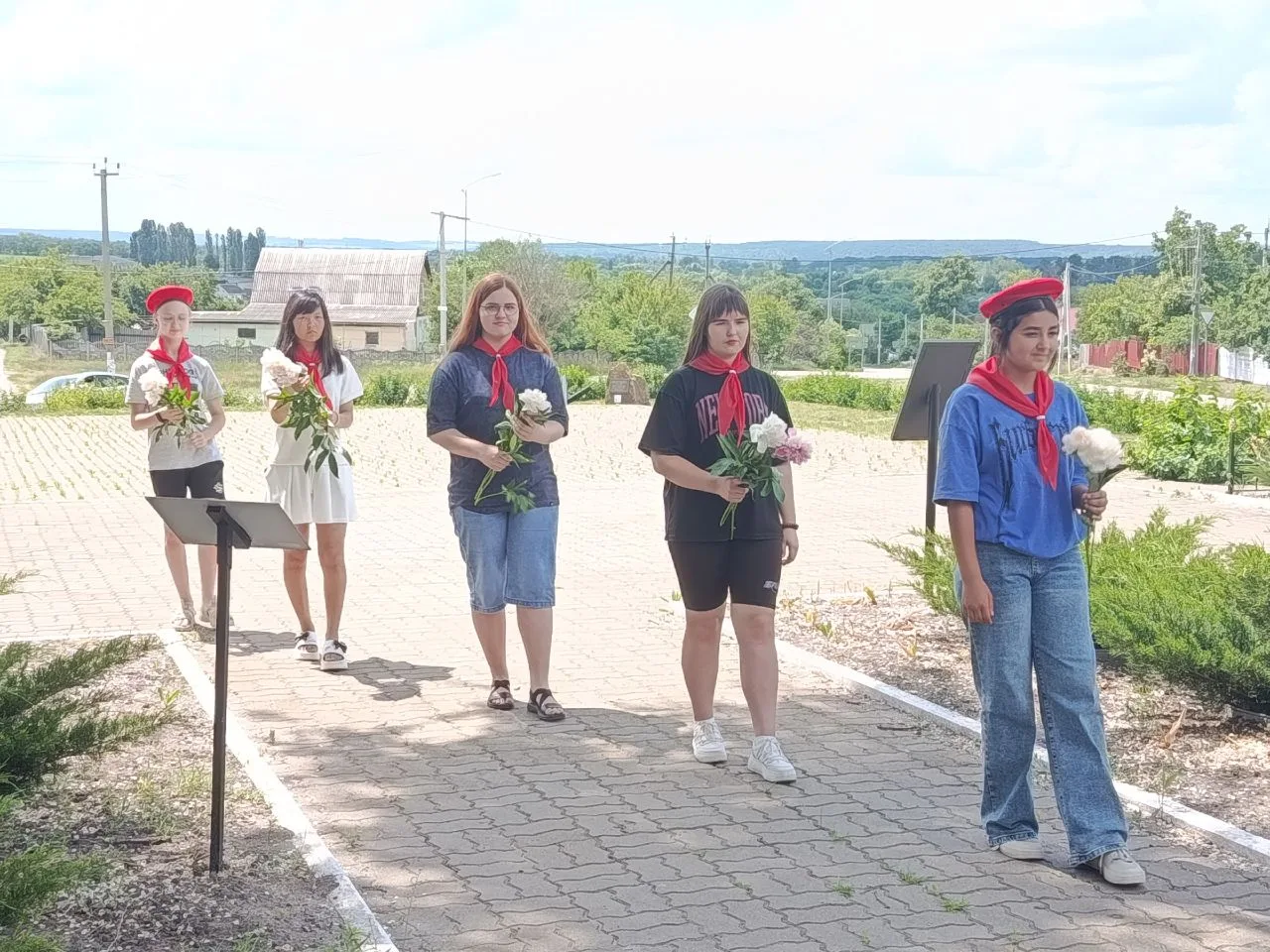 🇷🇺 Сила России — в памяти поколений!
Активисты «Движения Первых» МОУ «Крутологская ООШ» провели то