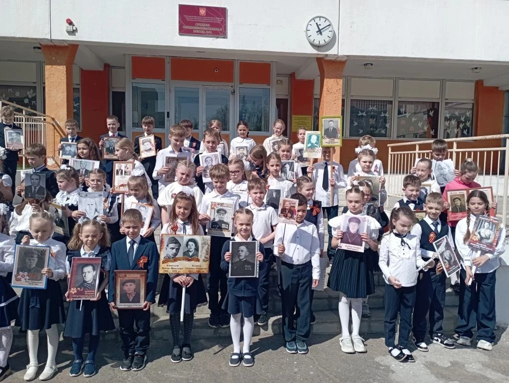 В предверии 9 мая 🎖🕯 советники директора по воспитанию и взаимодействию с детскими общественными объ