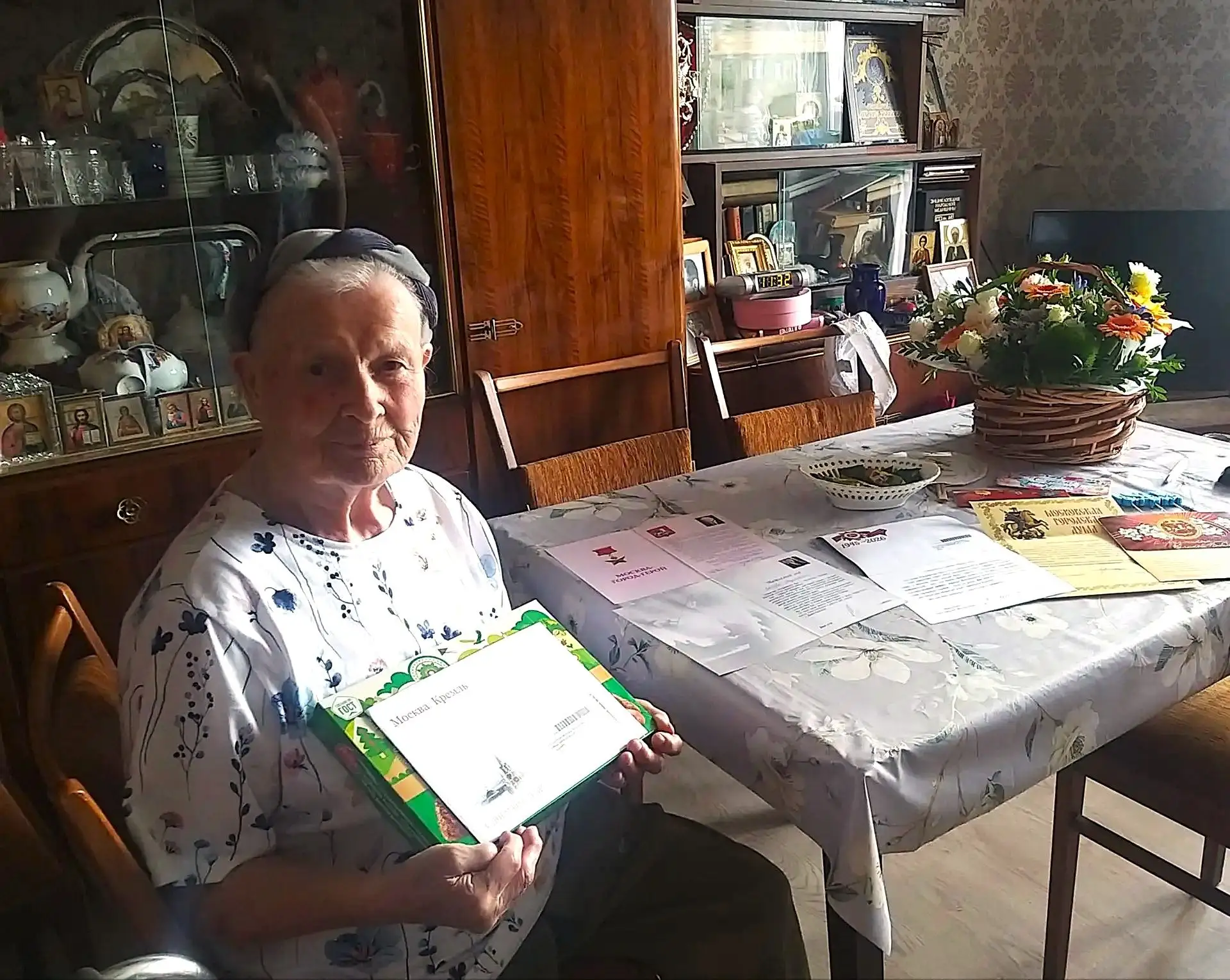 Теплые слова и искренние пожелания: Любовь Федоровну Асташкину поздравили с Днем рождения