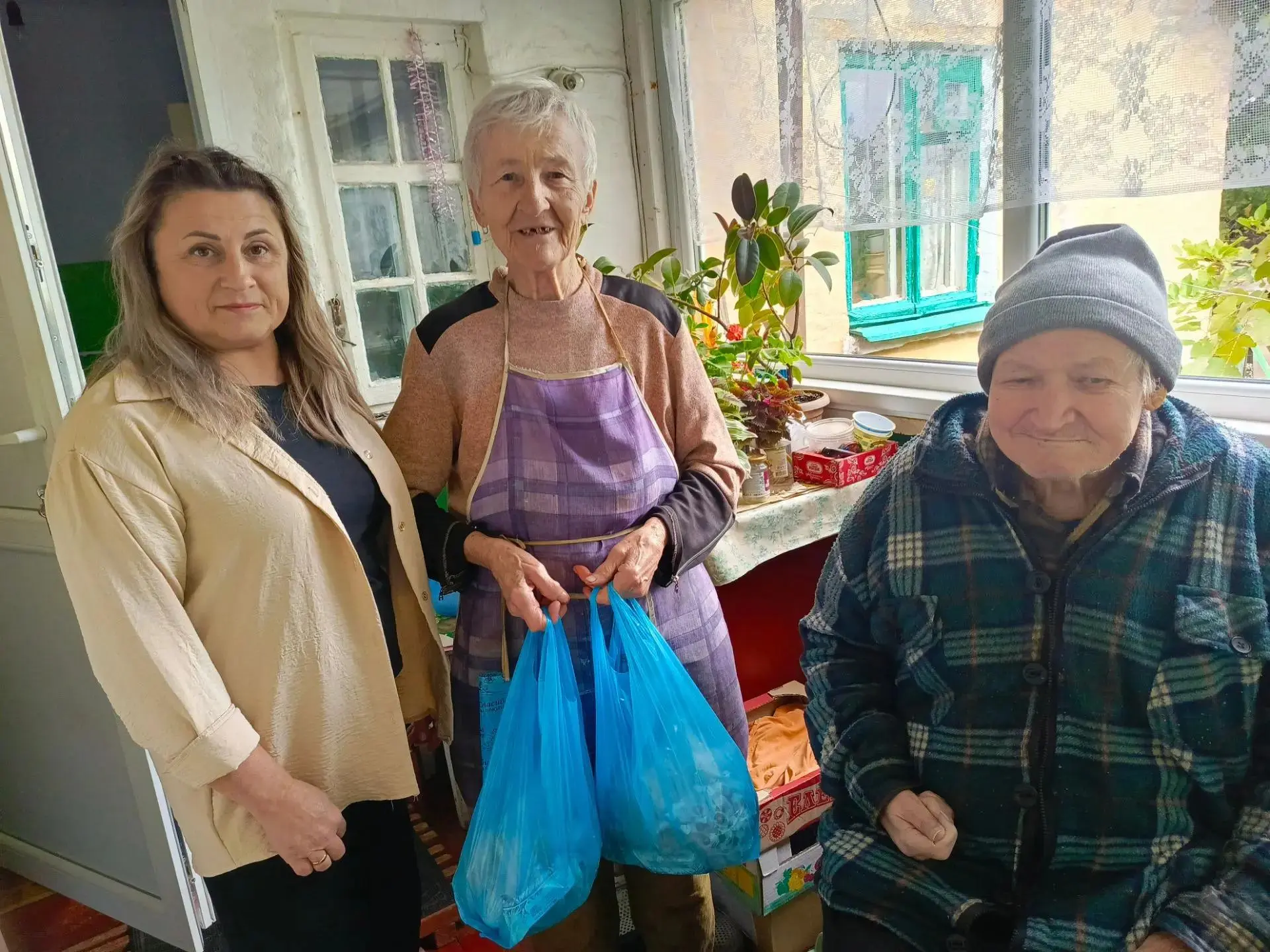 💐В поселке Красный Яр поздравили своих пожилых жителей
