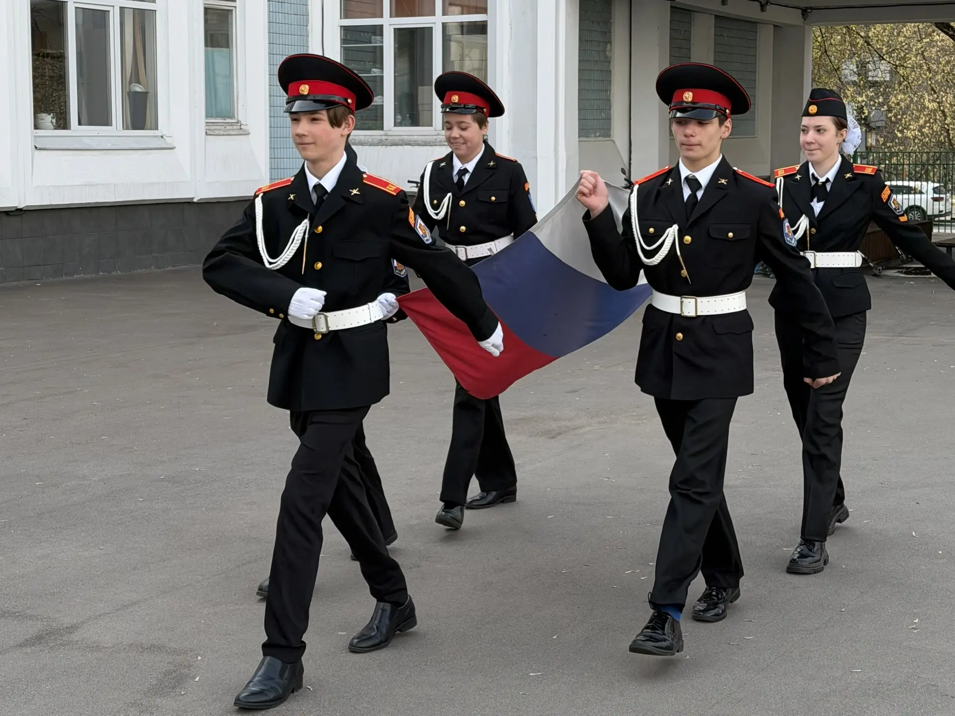 🇷🇺Церемония поднятия флага   Право поднять Государственный флаг Российской Федерации на этой неделе 