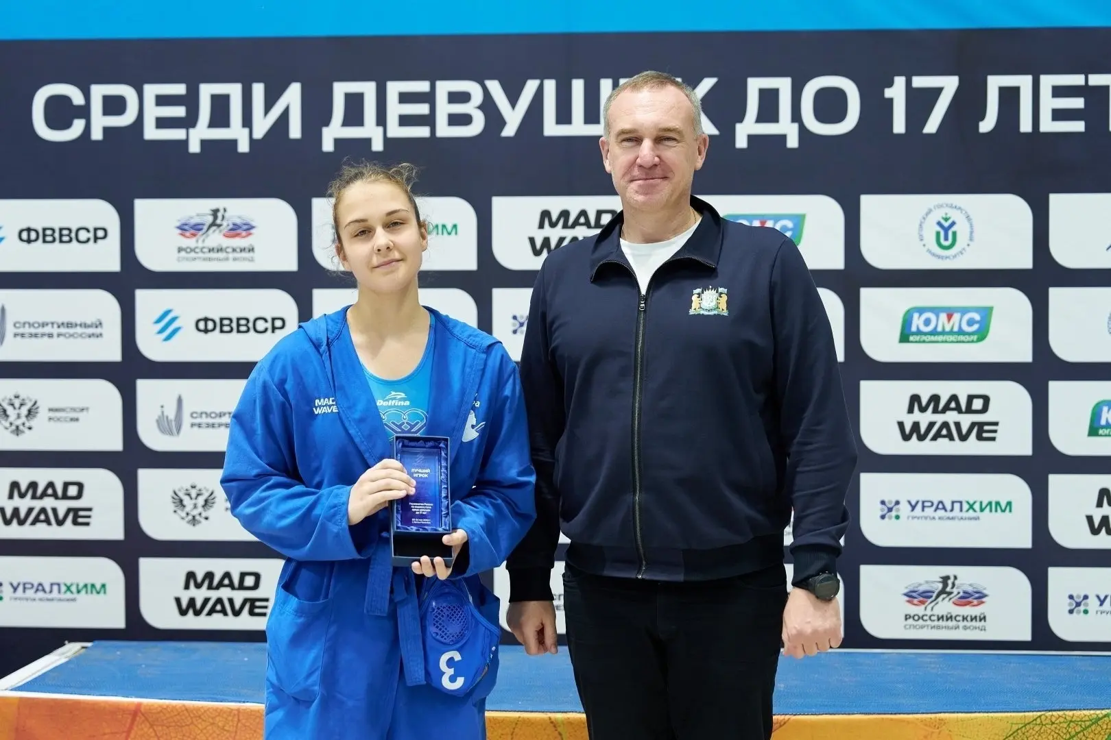 🥇 Руслан Кухарук вручил награды призерам первенства России по водному поло, которое проходило в Хант