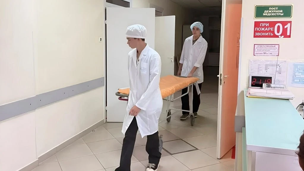 Путь в медицину: в Губкинской ЦРБ школьники из медклассов проходят практику

В Губкинском городском 