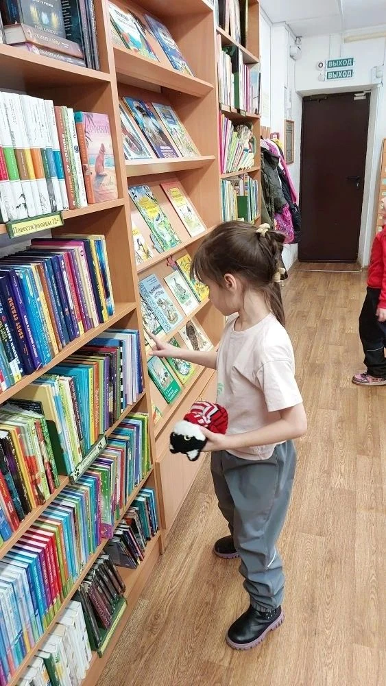 🚀📚 Экскурсия в библиотеку группы «Пчёлки»! 📚🚀🐝 На днях наши любознательные «Пчёлки...