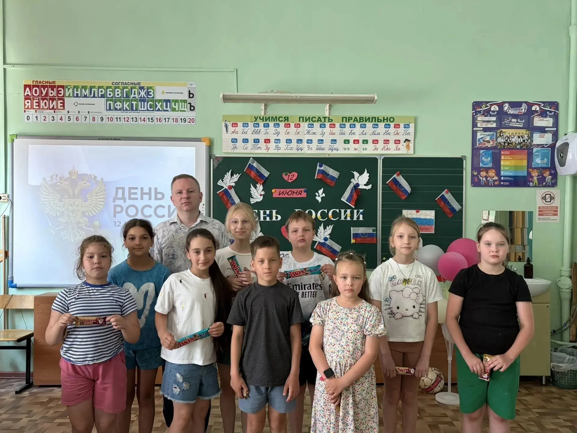 🇷🇺 12 ИЮНЯ - ДЕНЬ РОССИИ. 🇷🇺

🌷В этот день мы славим нашу Родину, страну с тысячелетней историе
