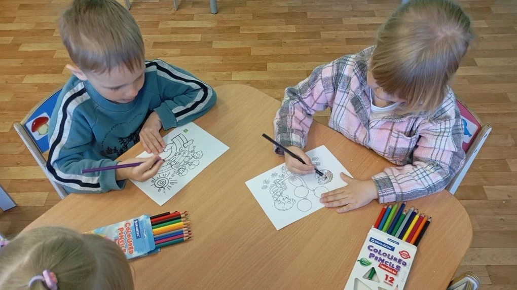 🎨 Наши ребята из группы «Жемчужинка» встретили День защиты детей за самым добрым делом...