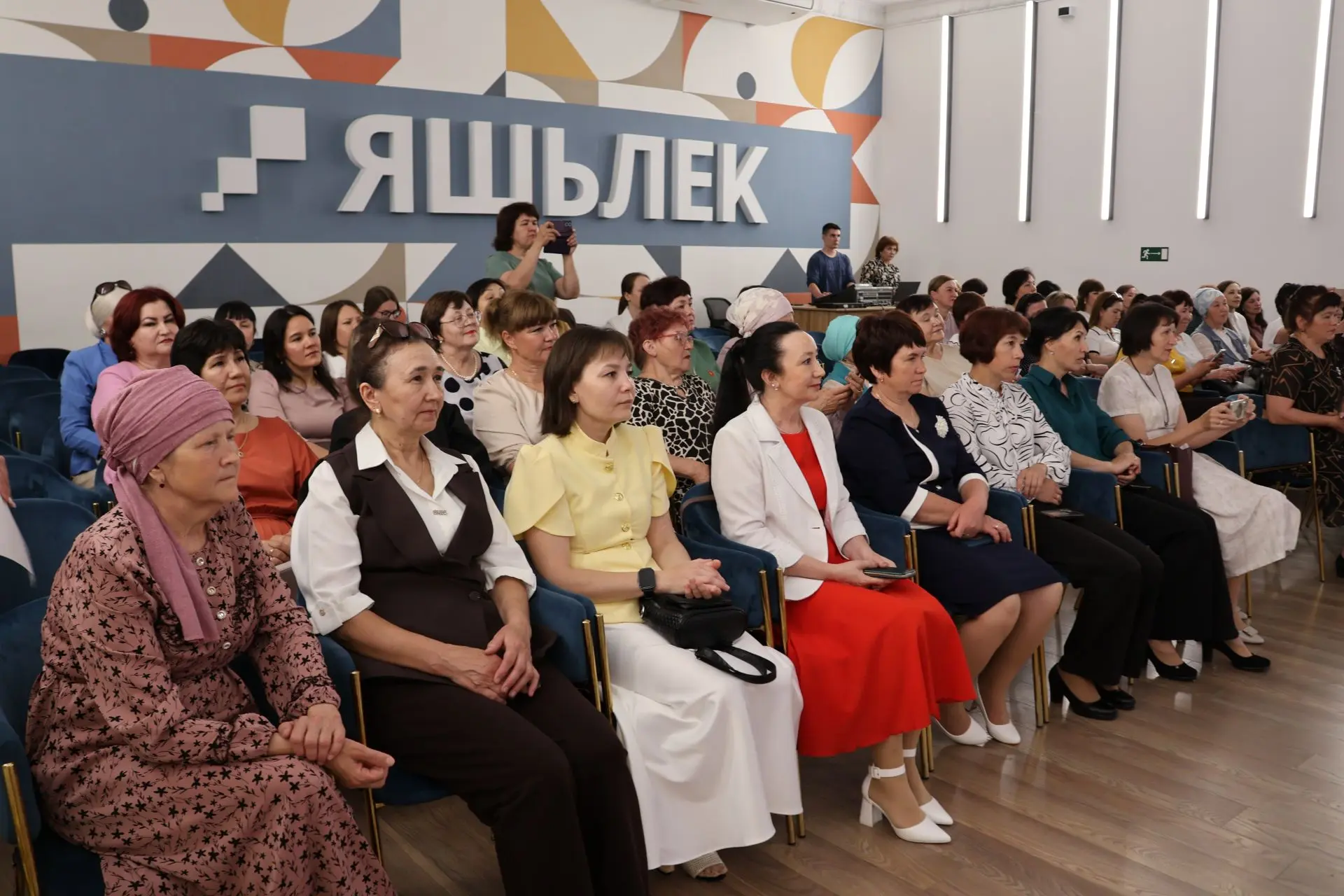 Актанышта мәктәпкәчә белем бирү хезмәткәрләре хөрмәтләнде

2026 ел Россия Федерациясендә Мәктәпкәчә 