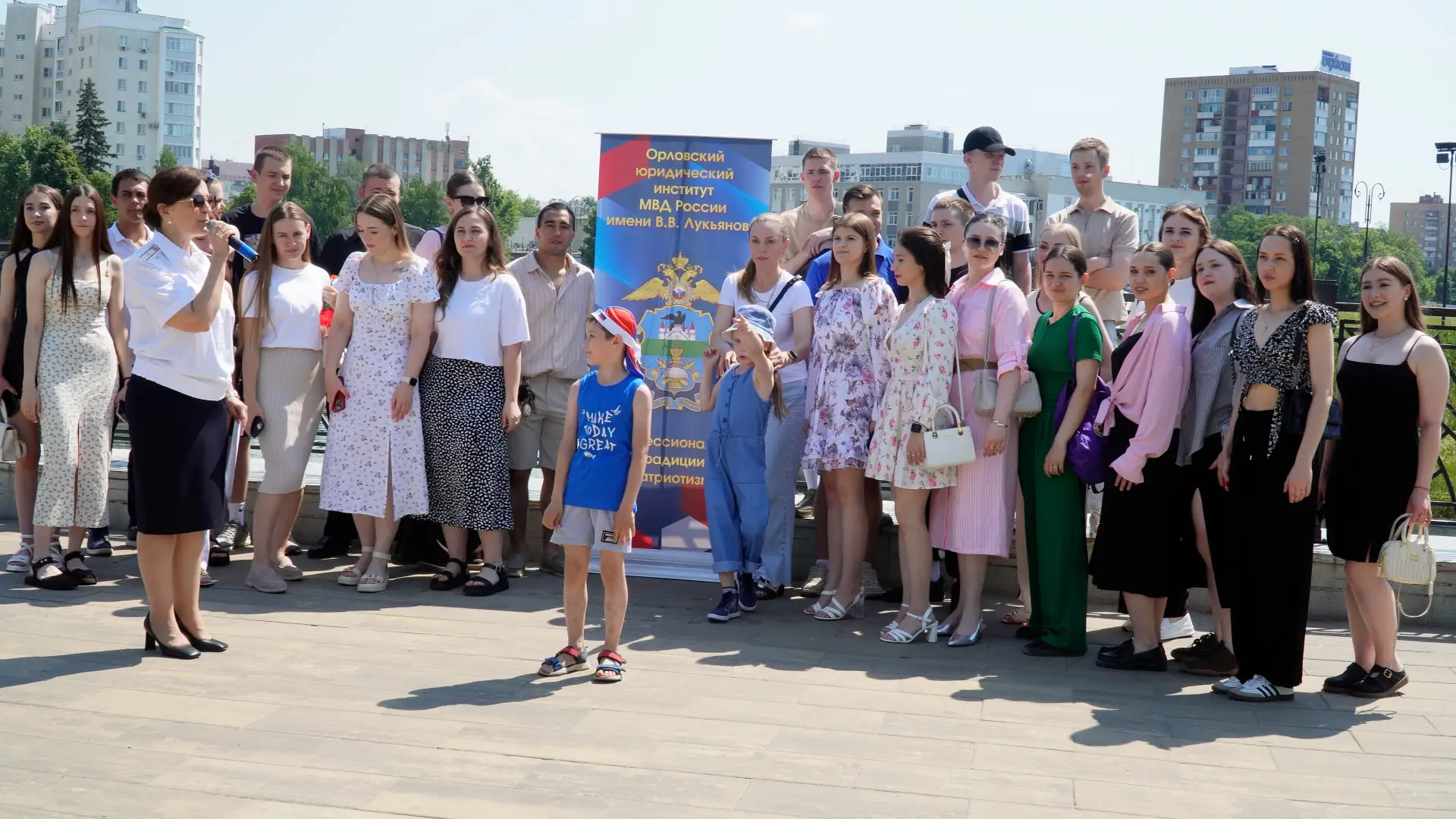 👮‍♂️ В ходе мероприятия гости могли проверить свои знания в области ПДД, поучаствовав в викторине «