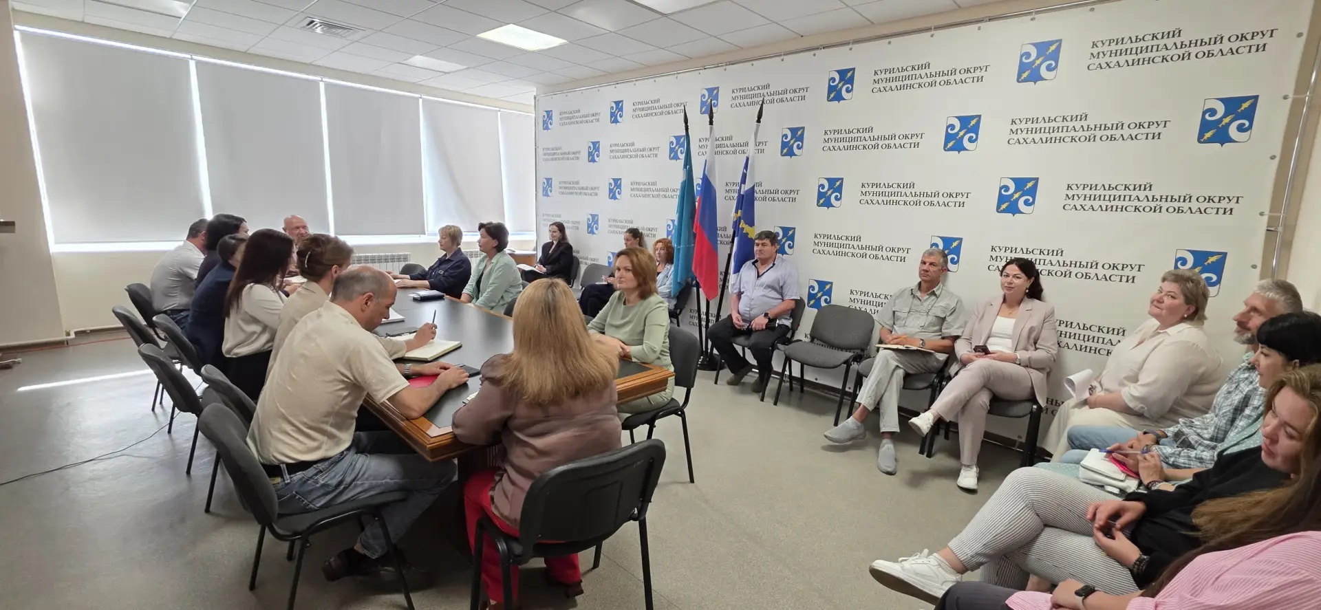 День Государственного флага России прошёл в округе на высоком уровне. В учреждениях сос...