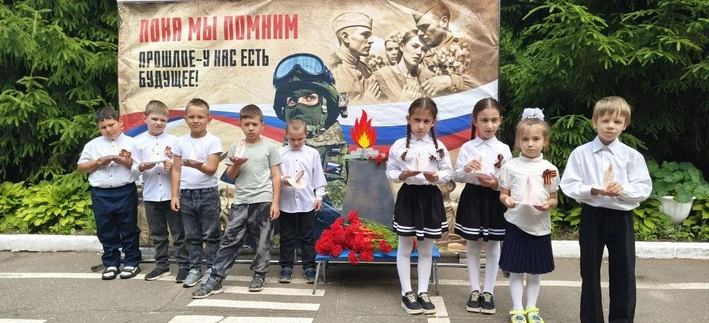 Дети подготовительной к школе группы № 6 подготовили аппликацию «Свеча памяти» — тёплые работы, сдел