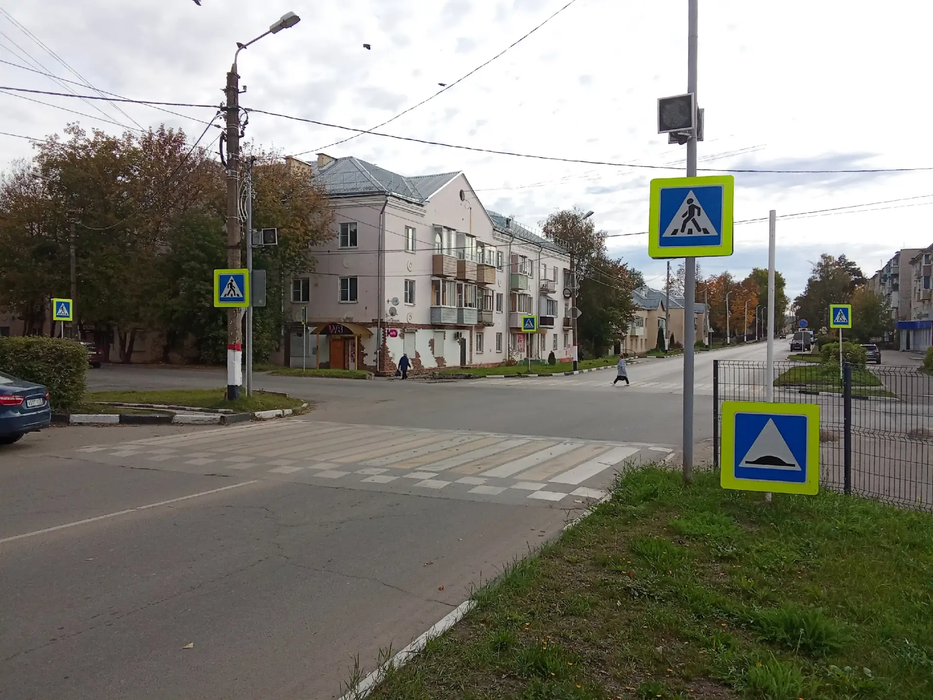 Нуууу очень лежачий полицейский. Перекресток Ул. Пахомова-Ленина. Поднимите знак.
