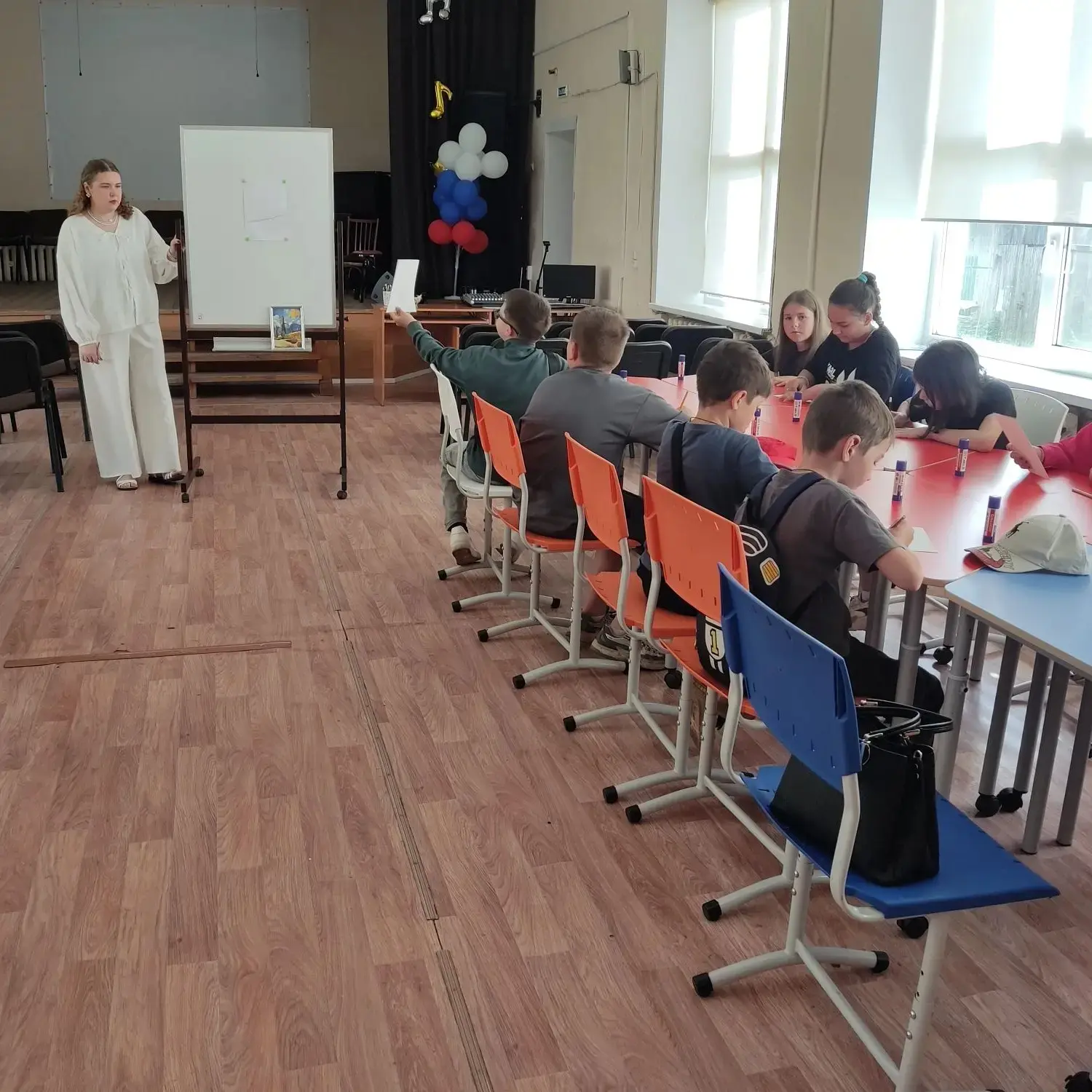 Искусство рождается из всего — даже из остатков газет. И это стало особенно очевидно на...