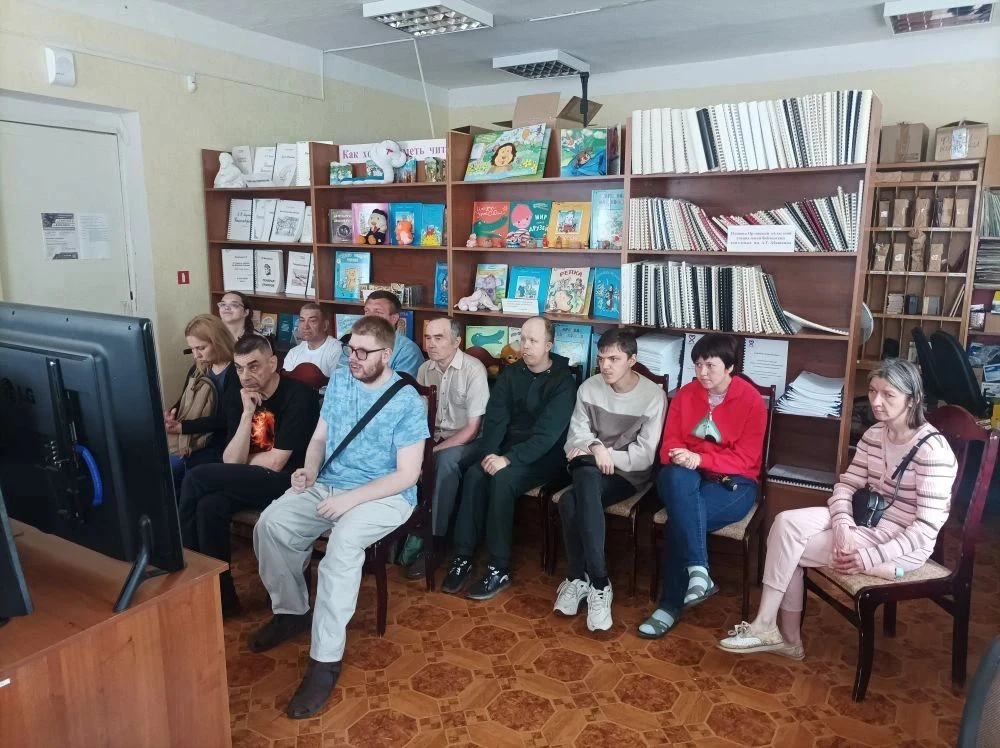 🎥В стенах нашей библиотеки прошёл кинопоказ фильма с тифлокомментариями «За Палыча!». ...