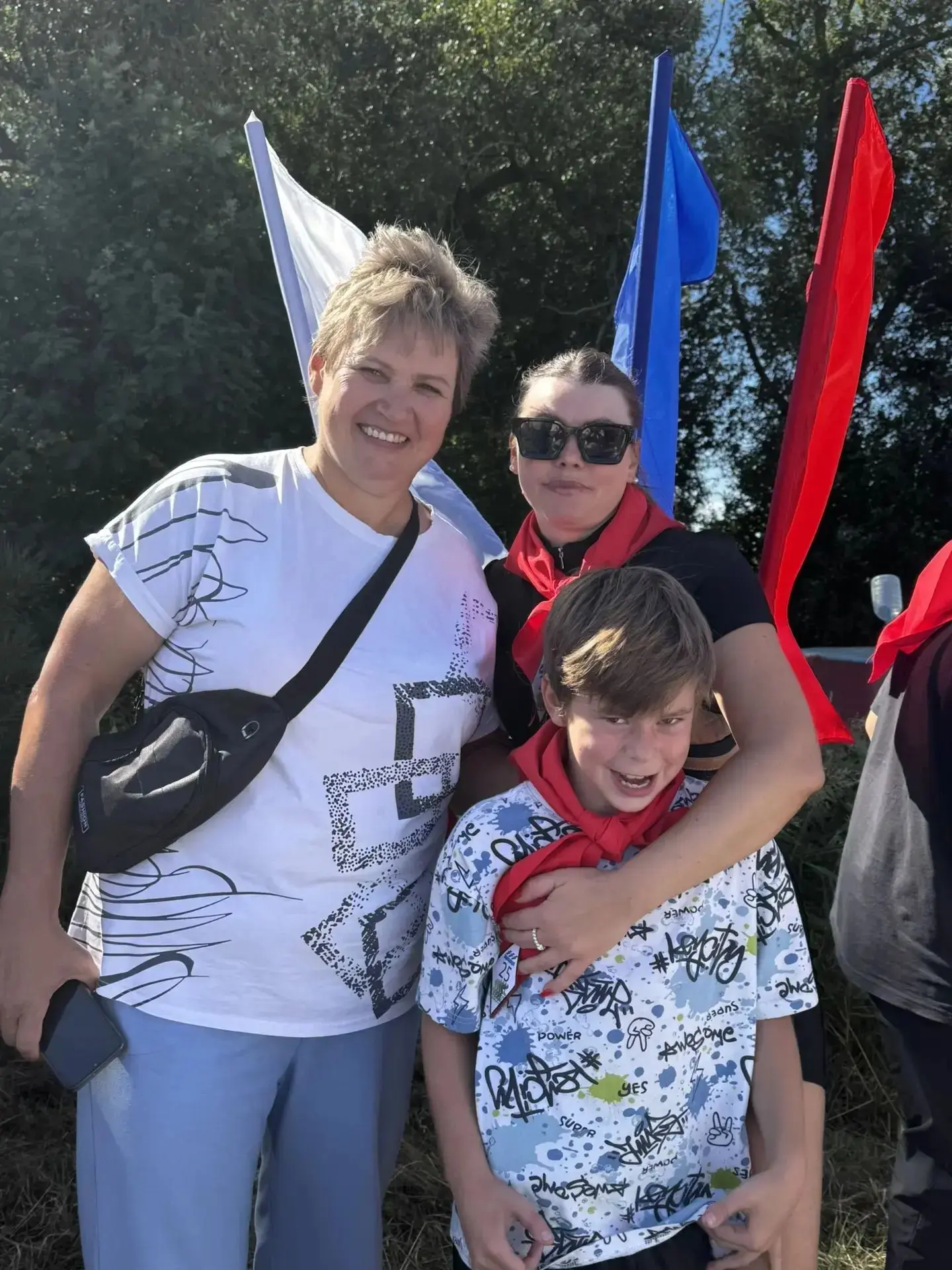 Сегодня семейные команды учеников  2 б класса приняли участие в традиционном велопробег...