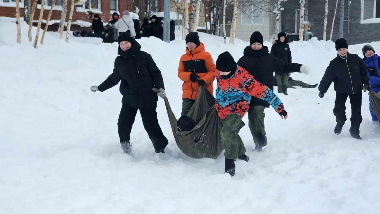 "Зимние забавы" в День кадета России.  Зимние кадетских игры давно стали традиционными. Дружба и бра