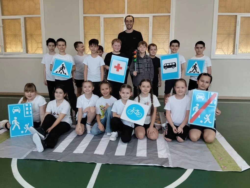 👶 С самого раннего возраста необходимо знакомить детей безопасному поведению на улицах...