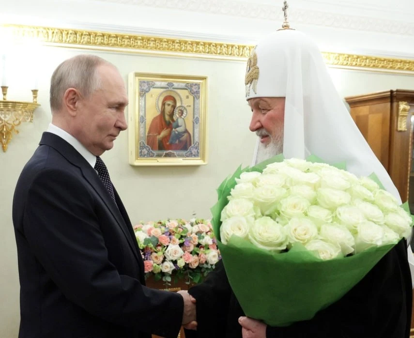 Владимир Путин поздравил Святейшего Патриарха Московского и всея Руси Кирилла с Днем России:

Ваше С