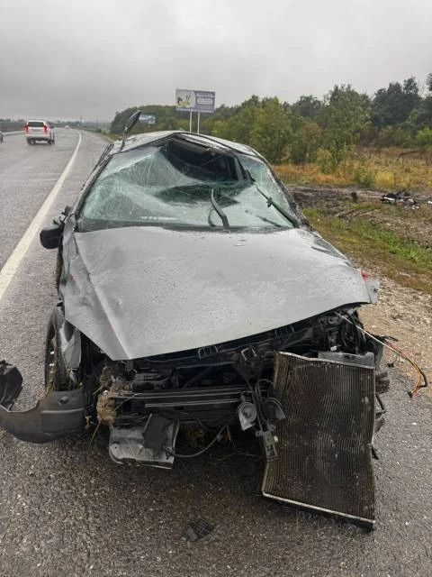 🛞🌧️Аквапланирование привело к опрокидыванию автомобиля на федеральной автодороге в Пр...