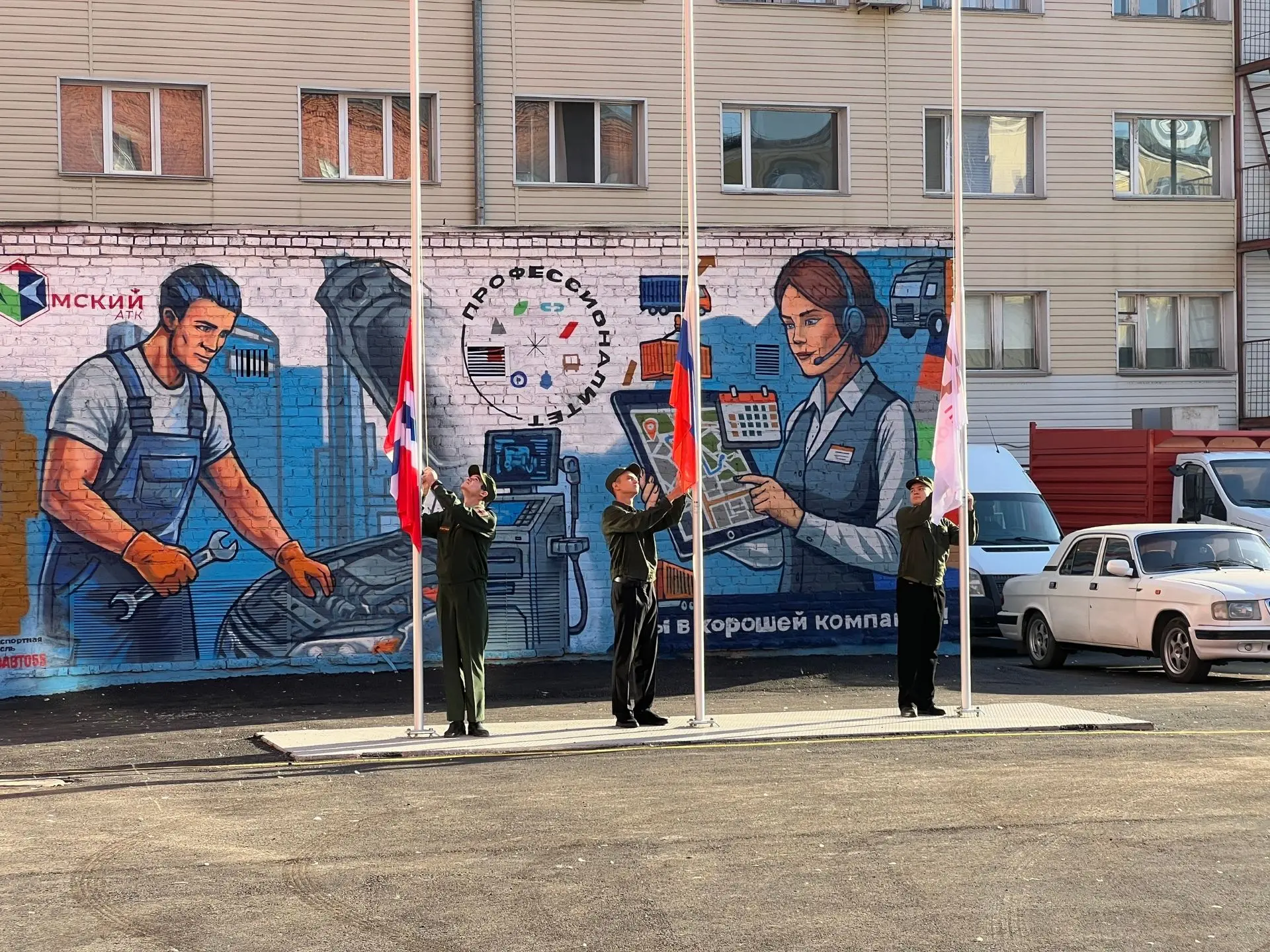☀️🎓Сегодня, 7 сентября 2026 года, во внутреннем дворе колледжа прошла линейка, знамену...