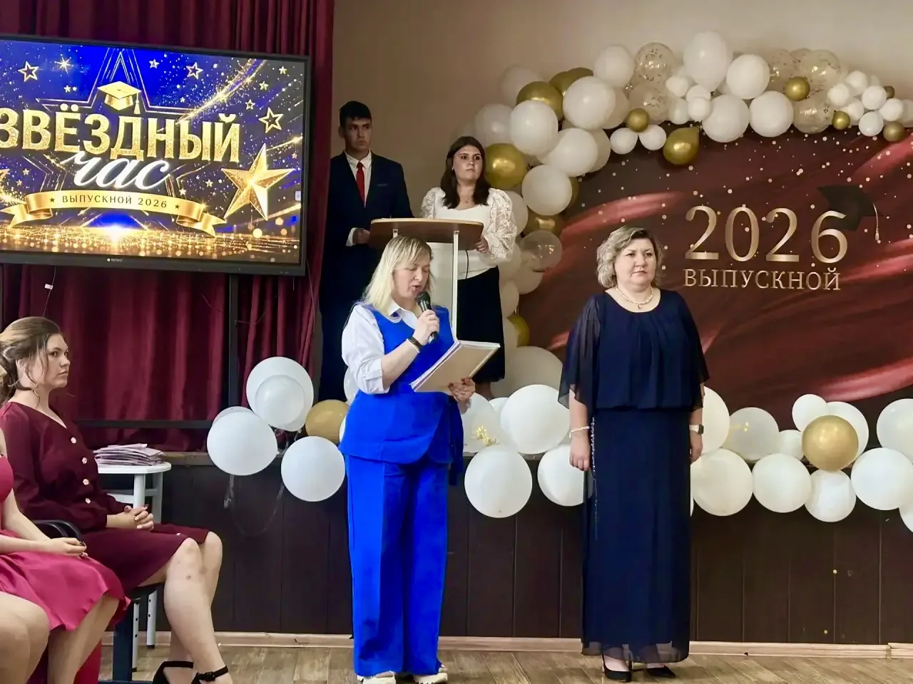 🥳29 июня в нашей школе состоялось торжественное вручение аттестатов об основном общем образовании 
