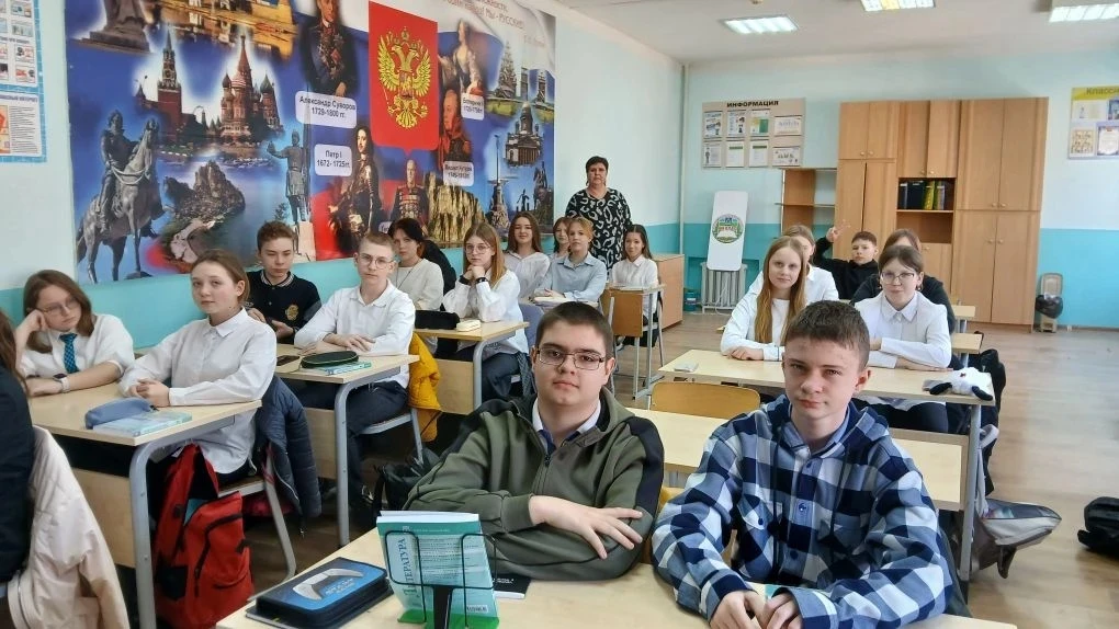 📖 13 марта представители библиотеки им. С. Есенина провели познавательную беседу для учащихся 7 «Б» 