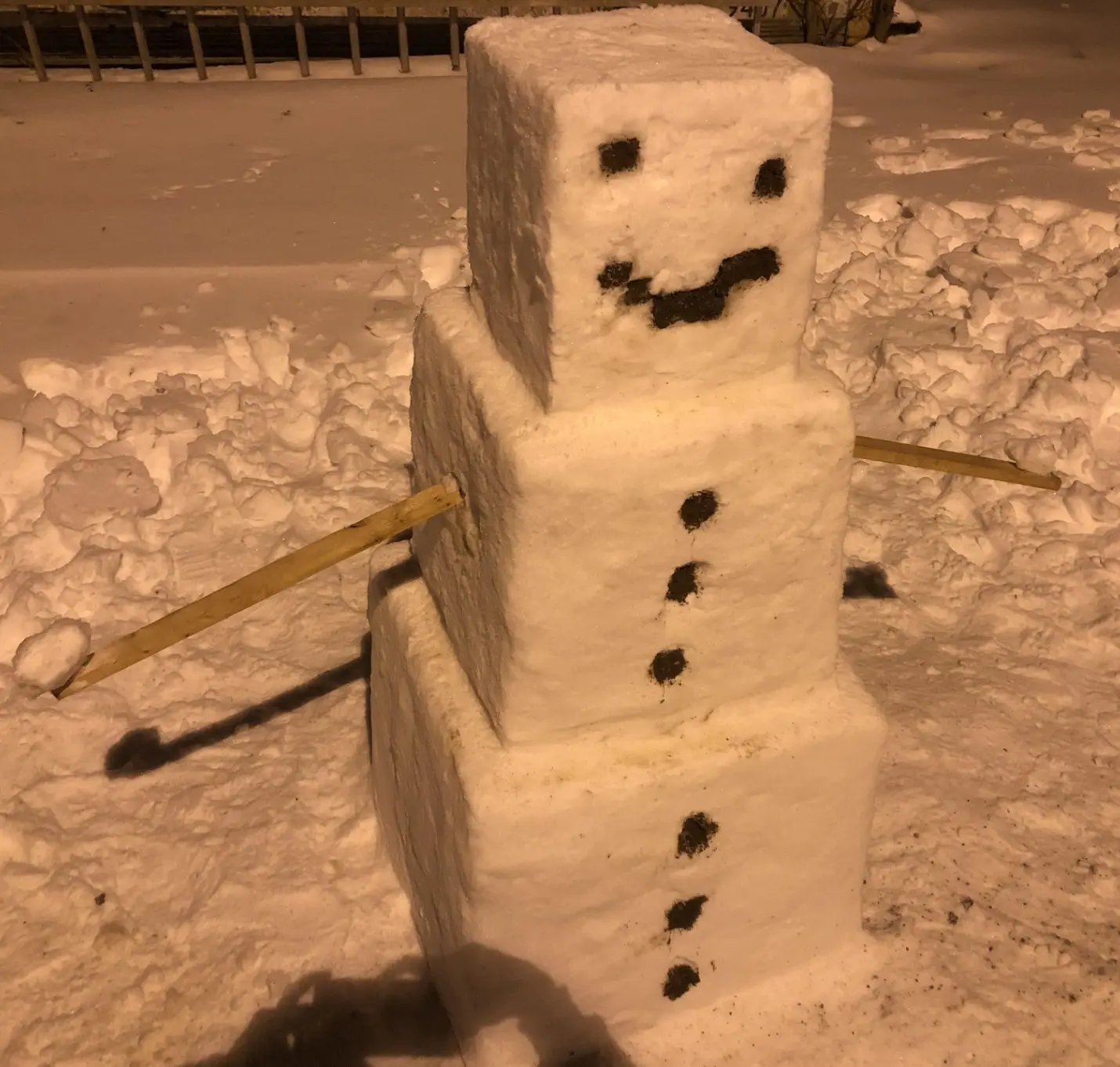 Слепил снеговика из Майнкрафта ⛄️