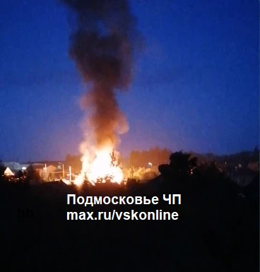 ‼️Сильный ночной пожар в Воскресенске. Рядом с промзоной улицы Куйбышева. Видео от очев...