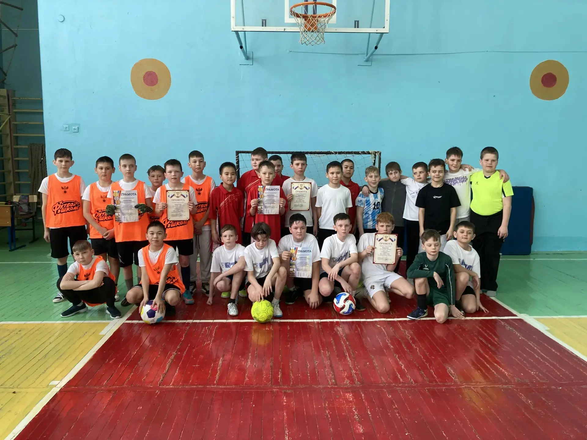 ⚽ 26 марта  в спортивном зале школы № 10 прошли заключительные соревнования муниципальн...