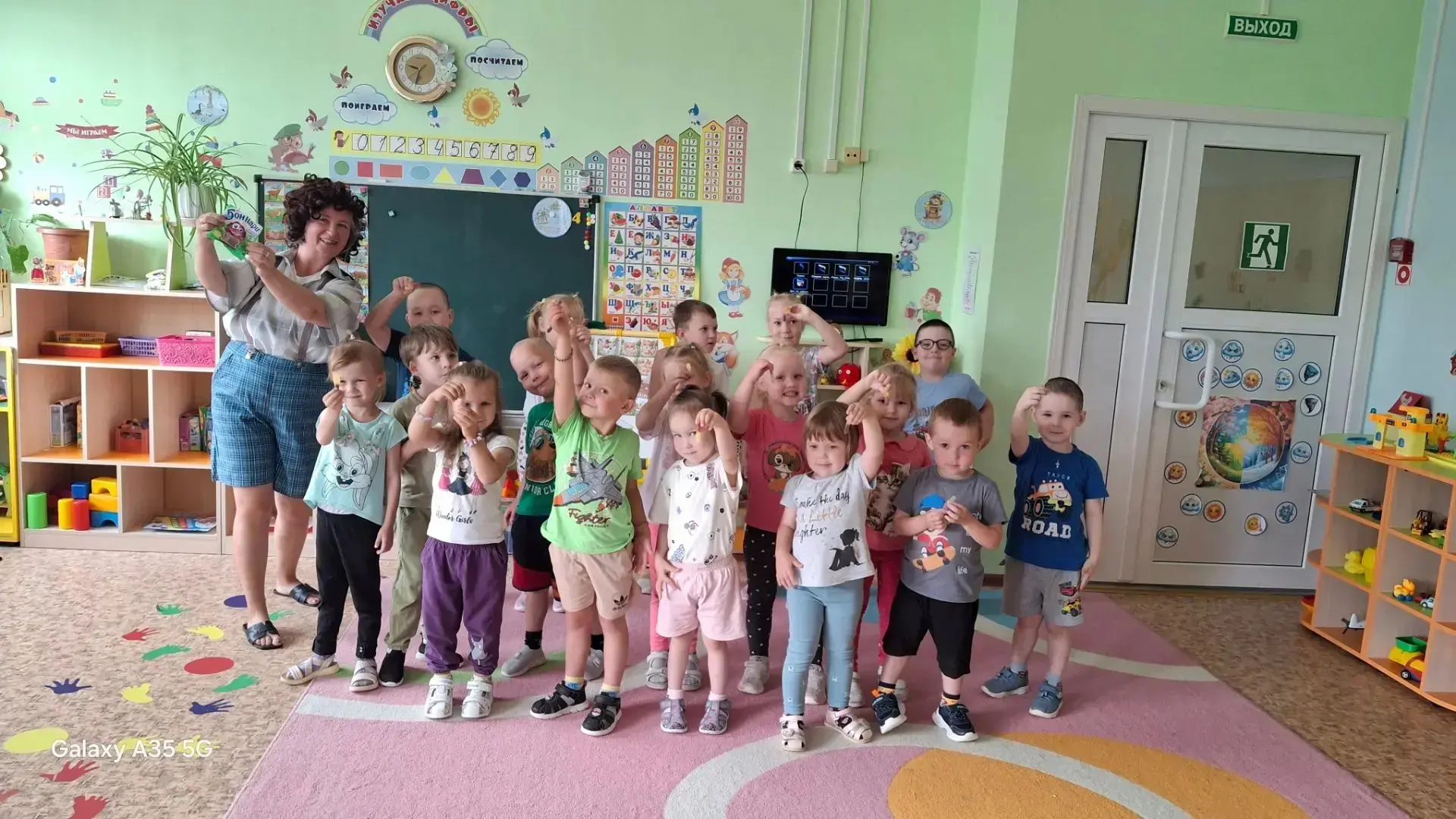 В году бывает много разных праздников. А в группе "Акварельки" сегодня прошёл День мармеладного черв