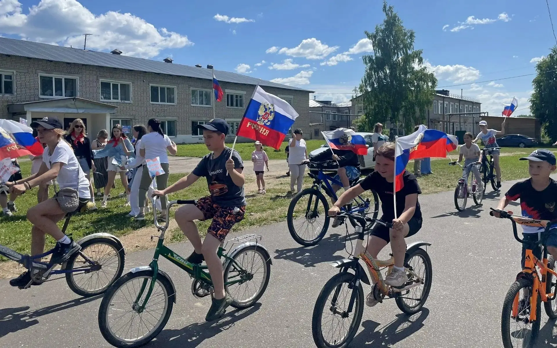 12 июня, в День России в Октябрьском округе Костромской области состоялись самые разнообразные мероп