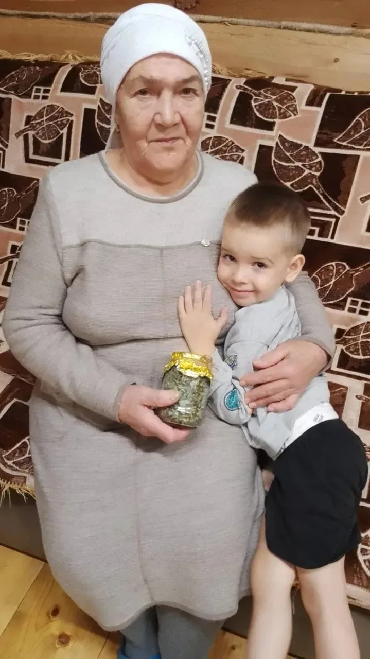 В рамках акции «Наши герои живут рядом» родители вместе с детьми посетили на дому ветер...