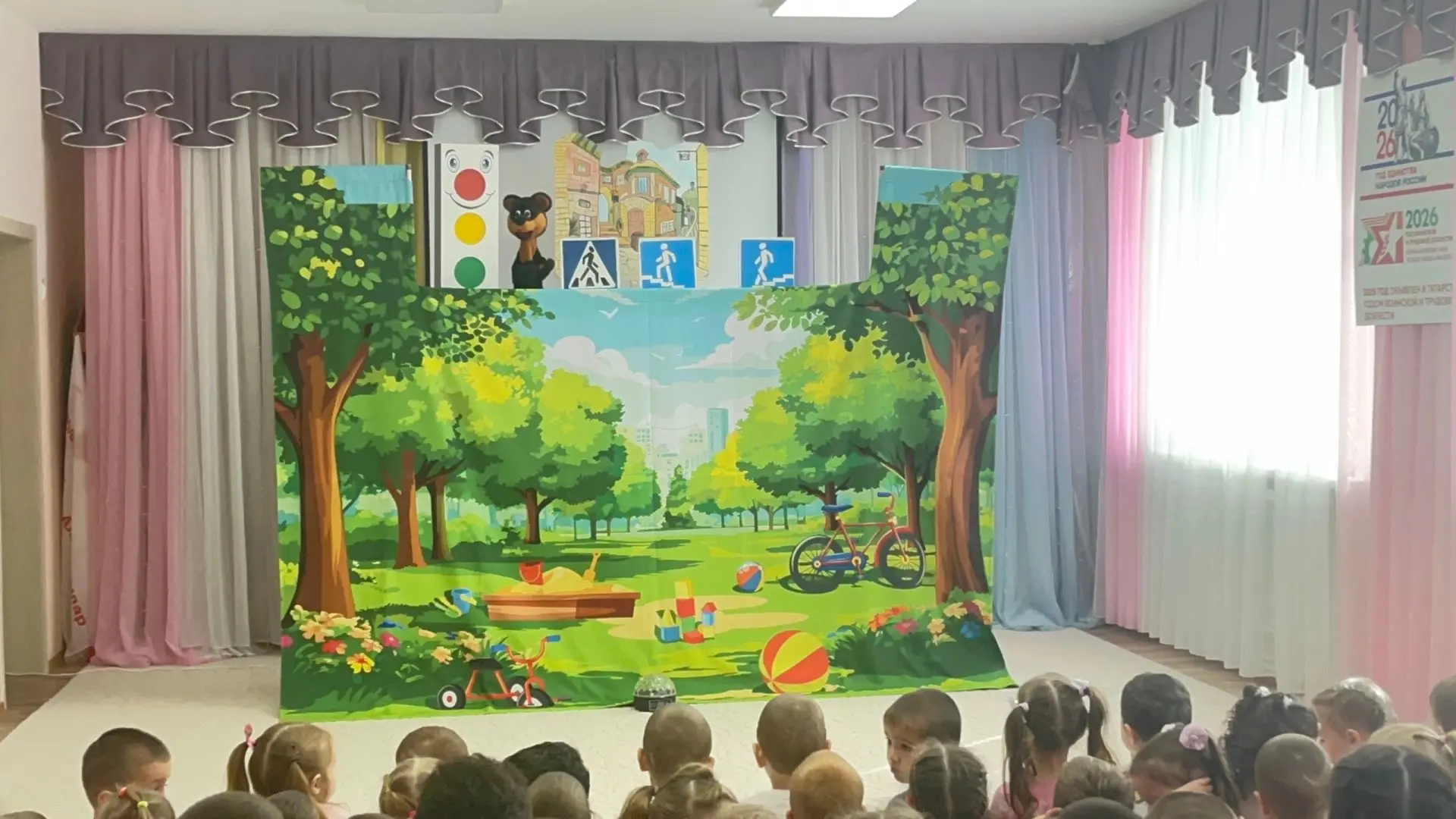 7 сентября к нам в детский сад приезжал Казанский передвижной театр кукол « Солнышко», ...