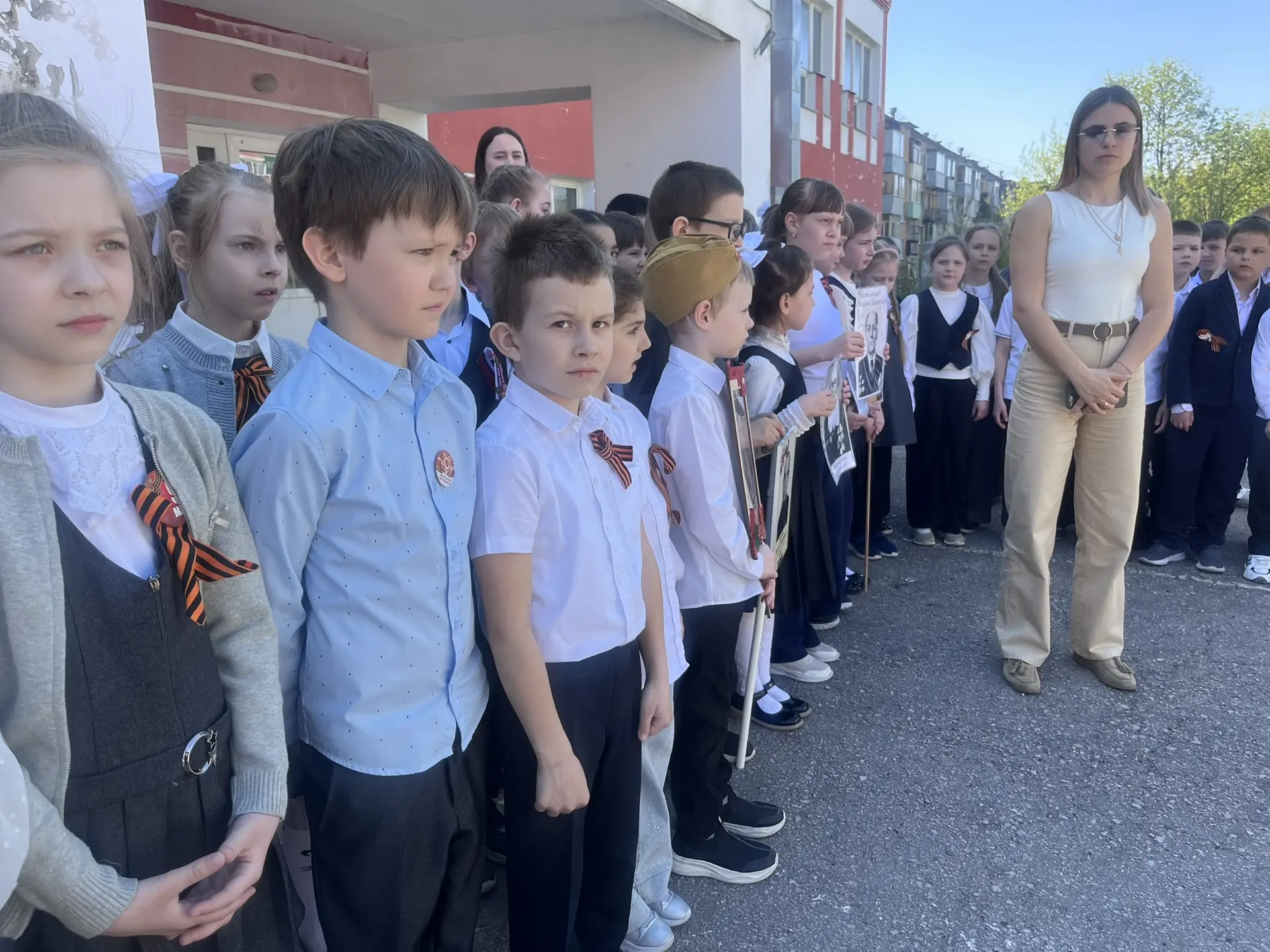 🇷🇺 Мы помним! В нашей школе прошла акция «Бессмертный полк»  🗓️Сегодня, 5 мая, наша школа присоедини