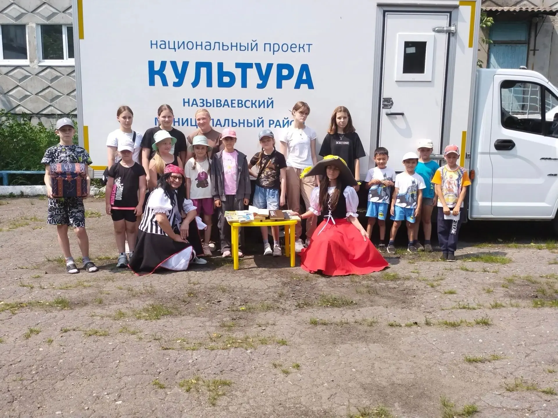 24 июня специалисты библиотеки в рамках работы автоклуба посетили село Искра и деревню Караульное, г